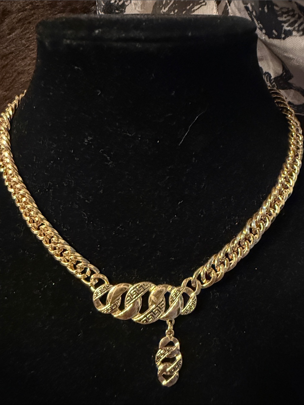 Source Unknown Gold Twisted Link Pendant Necklace Stainless Steel